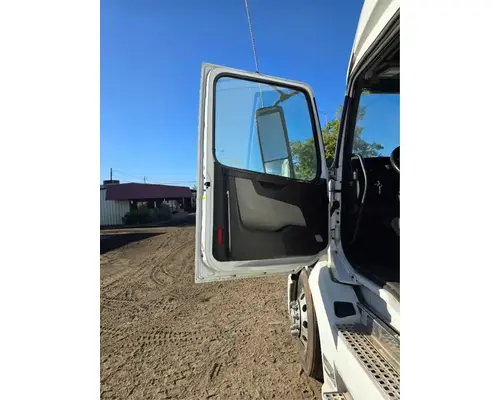 VOLVO VNL Door Assembly, Front