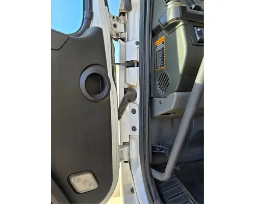 VOLVO VNL Door Assembly, Front