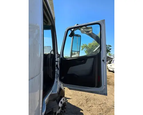 VOLVO VNL Door Assembly, Front