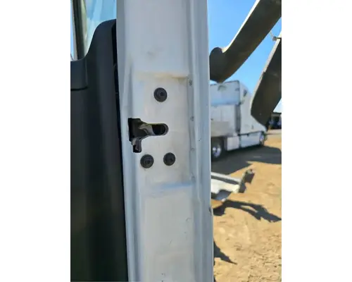 VOLVO VNL Door Assembly, Front