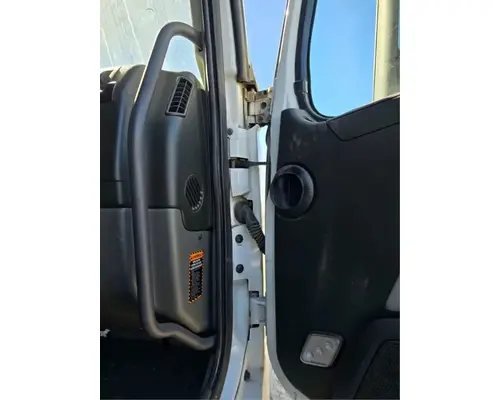 VOLVO VNL Door Assembly, Front
