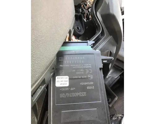 VOLVO VNL ELECTRICAL COMPONENT