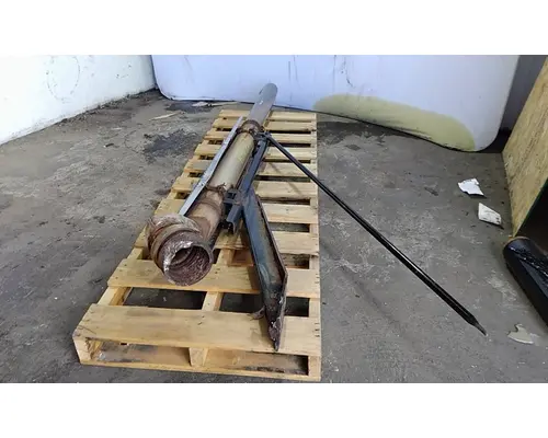 VOLVO VNL EXHAUST PIPE