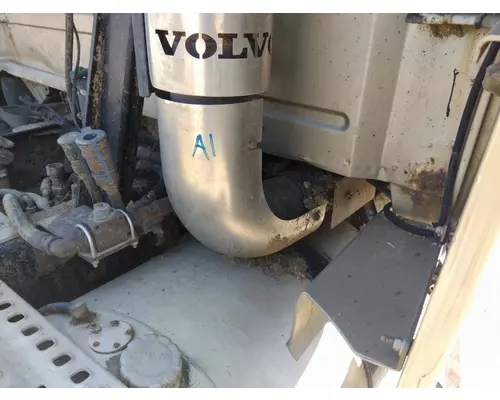 VOLVO VNL EXHAUST PIPE