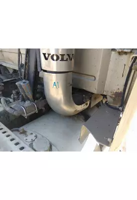 VOLVO VNL EXHAUST PIPE