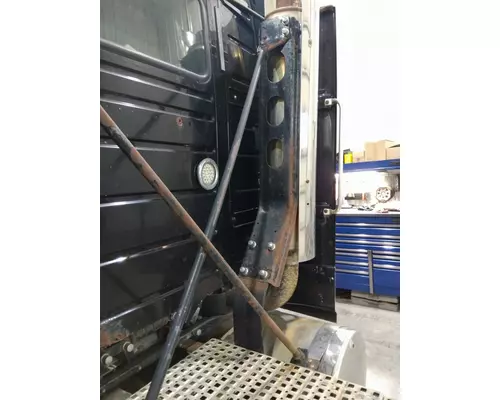 VOLVO VNL EXHAUSTMUFFLER BRACKET