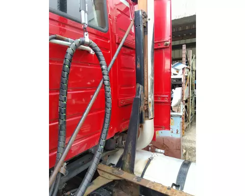 VOLVO VNL EXHAUSTMUFFLER BRACKET