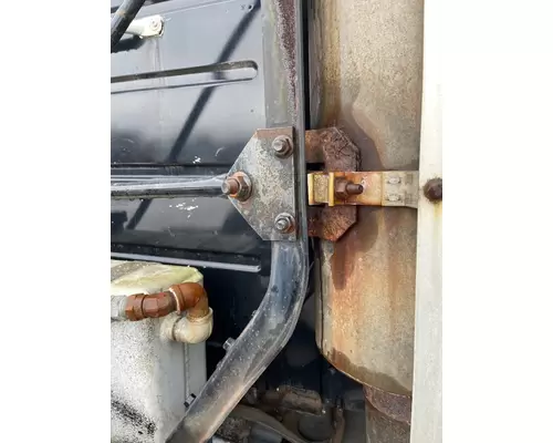 VOLVO VNL Exhaust Mount Bracket