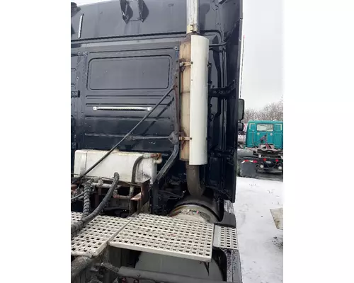 VOLVO VNL Exhaust Mount Bracket