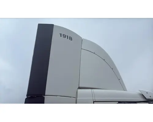 VOLVO VNL FAIRING, WIND DEFLECTOR ROOF