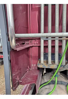 VOLVO VNL FAIRING BRACKET/MOUNT