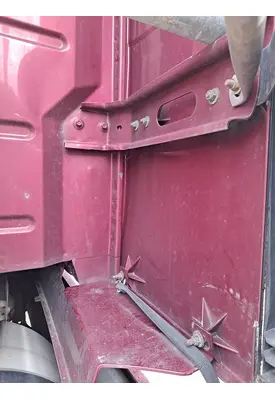 VOLVO VNL FAIRING BRACKET/MOUNT