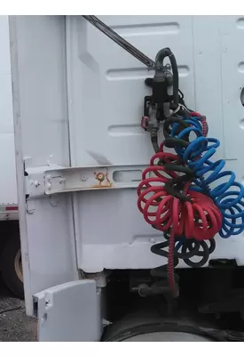 VOLVO VNL FAIRING BRACKET/MOUNT
