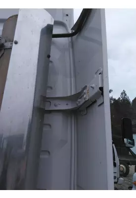 VOLVO VNL FAIRING BRACKET/MOUNT
