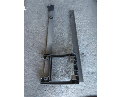 VOLVO VNL FAIRING BRACKETMOUNT