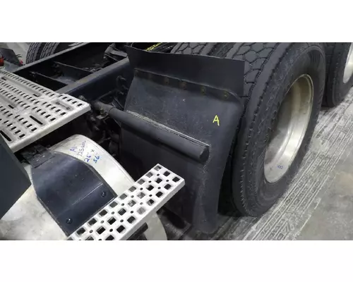 VOLVO VNL FENDER, QUARTERHALF REAR