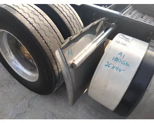 VOLVO VNL FENDER, QUARTERHALF REAR