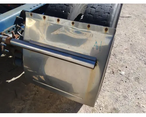VOLVO VNL FENDER, QUARTERHALF REAR