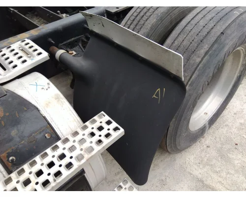 VOLVO VNL FENDER, QUARTERHALF REAR