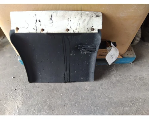 VOLVO VNL FENDER, QUARTERHALF REAR