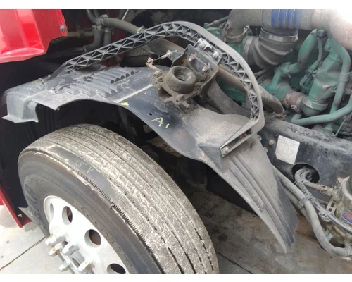 VOLVO VNL FENDER, SPLASH SHIELD/GUARD