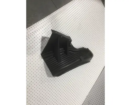 VOLVO VNL FENDER-INNER