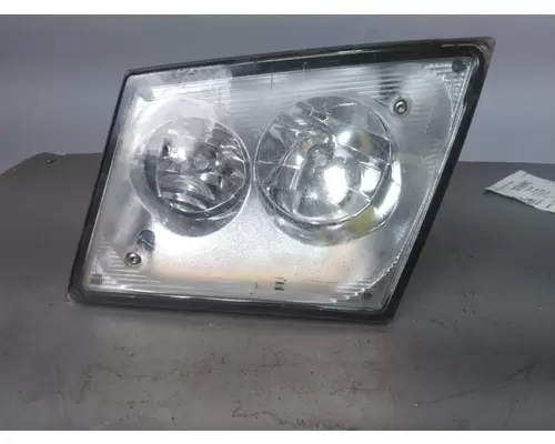 VOLVO VNL FOG LIGHT