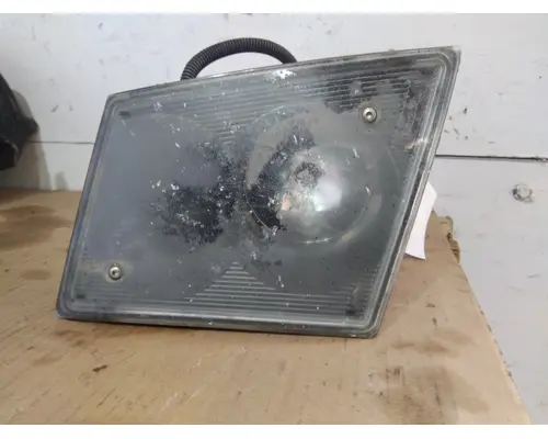 VOLVO VNL FOG LIGHT