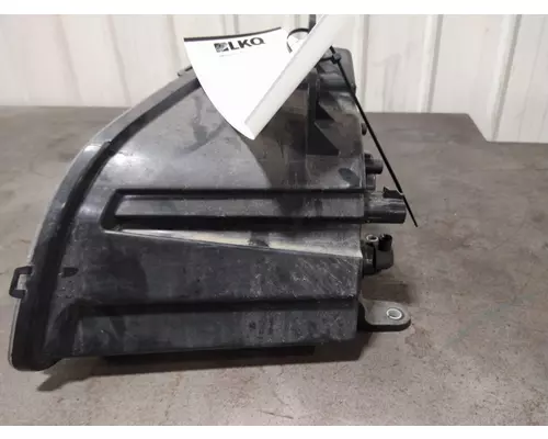 VOLVO VNL FOG LIGHT