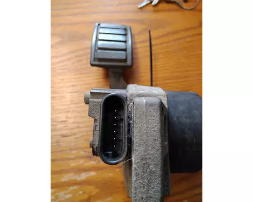 VOLVO VNL FOOT PEDAL