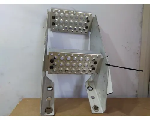 VOLVO VNL FRAME STEP