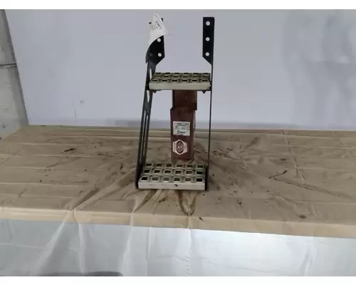 VOLVO VNL FRAME STEP