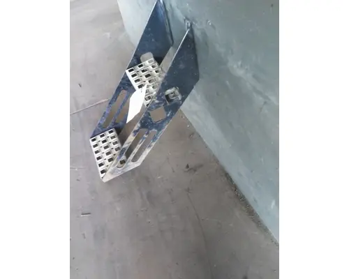 VOLVO VNL FRAME STEP