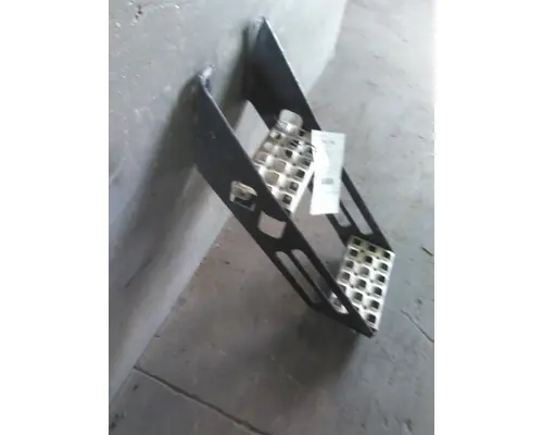 VOLVO VNL FRAME STEP