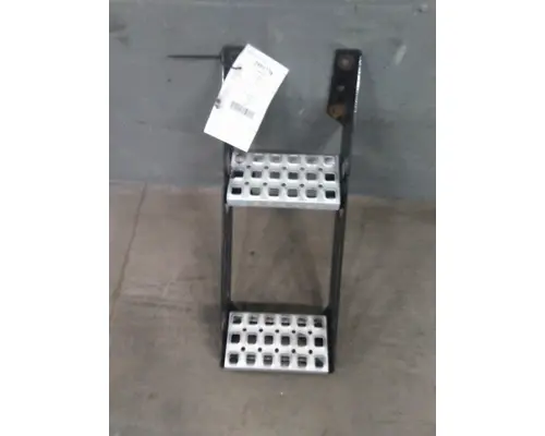 VOLVO VNL FRAME STEP