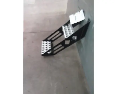 VOLVO VNL FRAME STEP