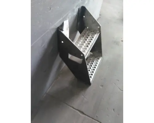 VOLVO VNL FRAME STEP