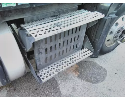 VOLVO VNL FRAME STEP