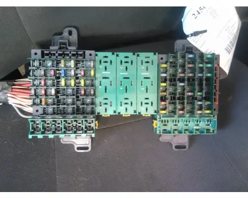 VOLVO VNL FUSE BOX