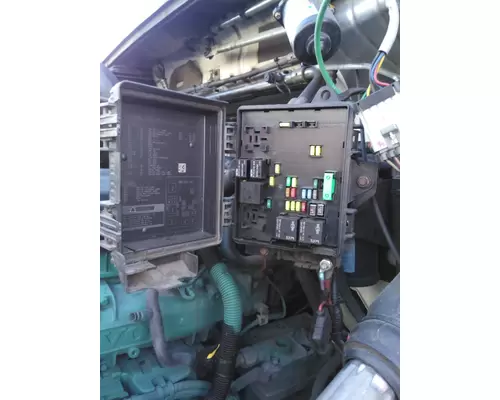 VOLVO VNL FUSE BOX