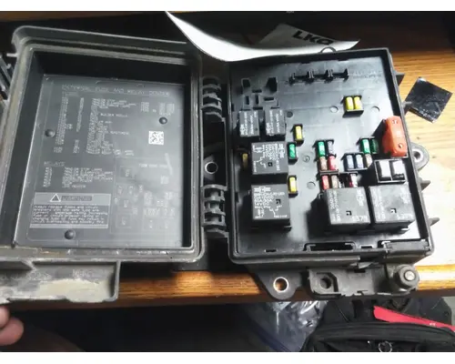 VOLVO VNL FUSE BOX