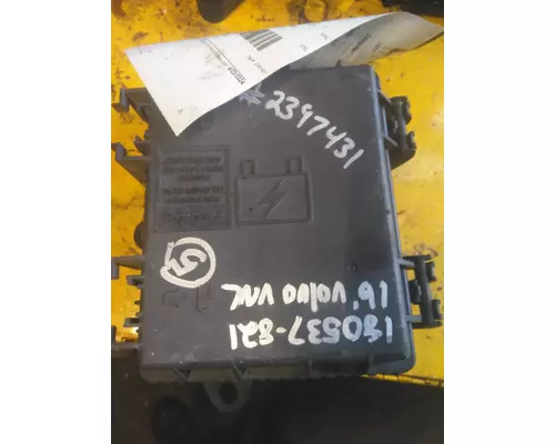 VOLVO VNL FUSE BOX