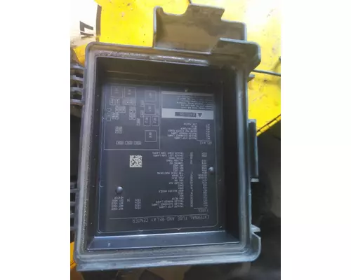 VOLVO VNL FUSE BOX