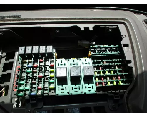 VOLVO VNL FUSE BOX