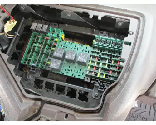 VOLVO VNL FUSE BOX