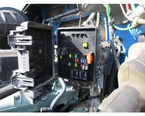 VOLVO VNL FUSE BOX