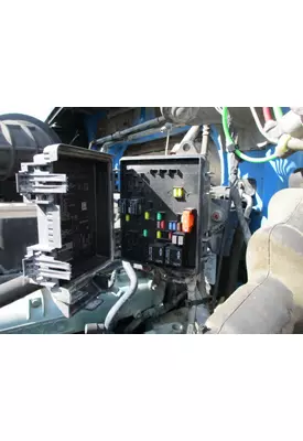 VOLVO VNL FUSE BOX