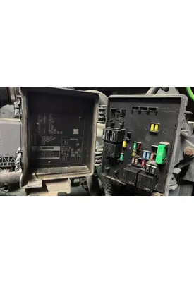 VOLVO VNL FUSE BOX