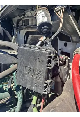 VOLVO VNL FUSE BOX