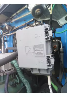 VOLVO VNL FUSE BOX